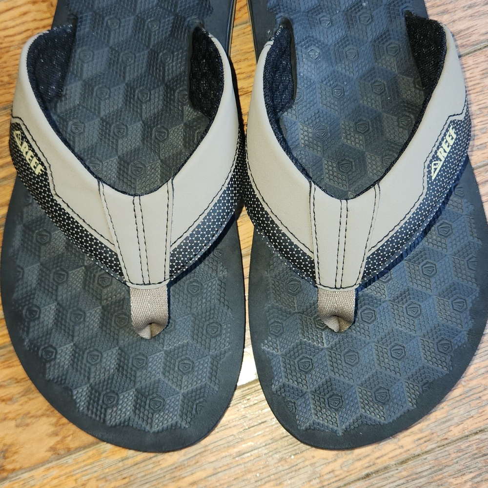 REEF Men's Gray and Black Sandals